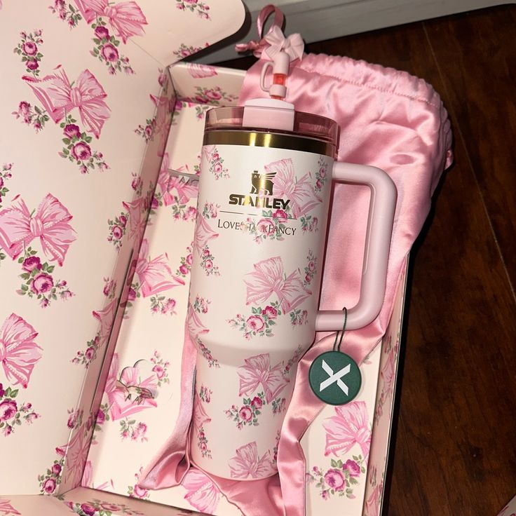 The Stanley X LoveShackFancy Holiday Quencher | 40oz – Rosa Beaux Pink | Premium Box Pack